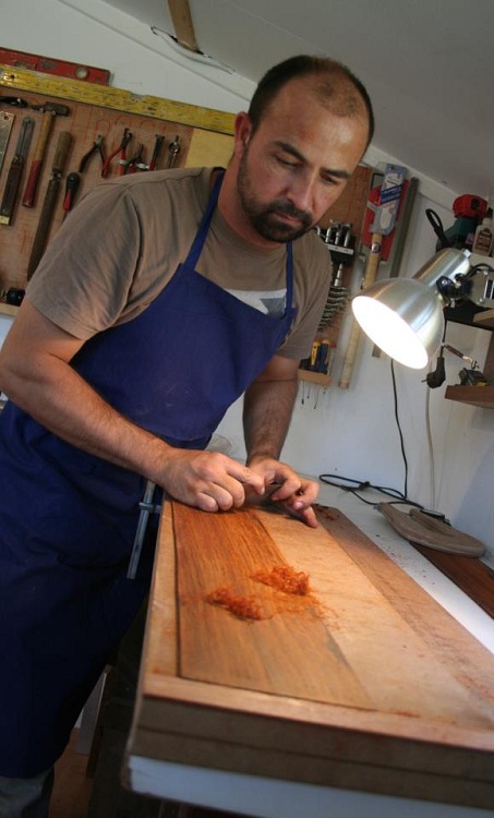 Jérémie, artisan luthier en bretagne